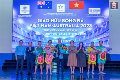 Giao hữu bóng đá Việt Nam-Australia nhân kỷ niệm 50 năm thiết lập quan hệ ngoại giao Việt Nam-Australia
