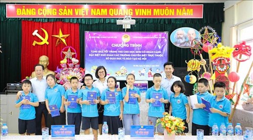 Hà Nội: Món quà Trung thu ấm áp tặng trẻ em có hoàn cảnh đặc biệt khó khăn